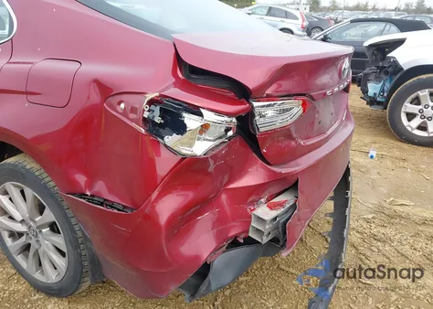 2020 Toyota Camry Le Awd z USA, uszkodzony, nr VIN 4T1L11BK5LU018565